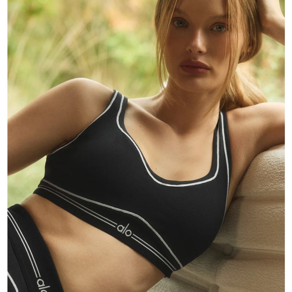 ISO: ALO Airbrush heartthrob Sports Bra & leggings set!